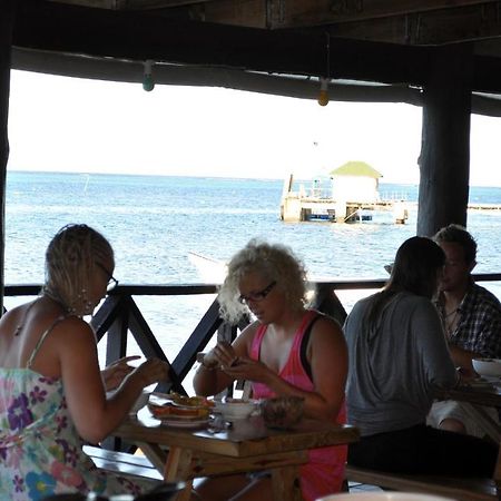 Ratu Kini Backpackers And Dive Resort Île de Mana Extérieur photo