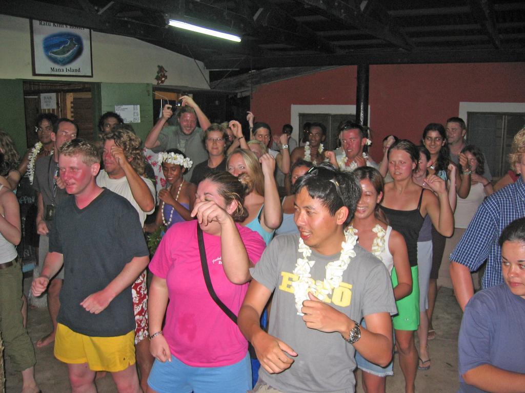 Ratu Kini Backpackers And Dive Resort Île de Mana Extérieur photo