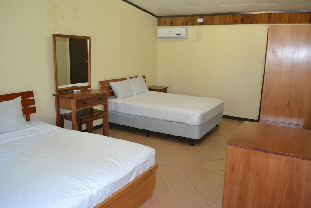 Ratu Kini Backpackers And Dive Resort Île de Mana Chambre photo