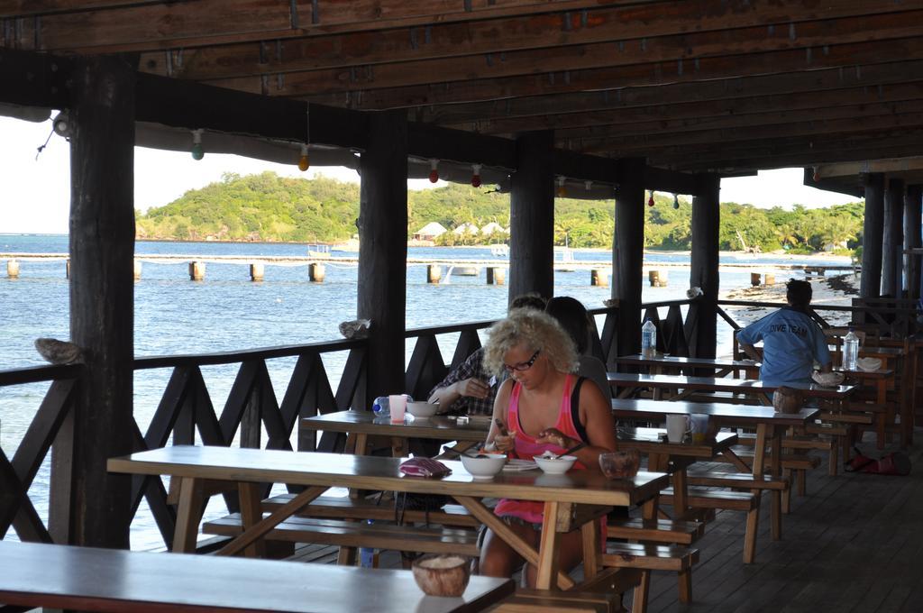 Ratu Kini Backpackers And Dive Resort Île de Mana Extérieur photo