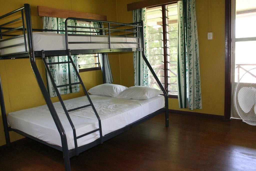 Ratu Kini Backpackers And Dive Resort Île de Mana Extérieur photo