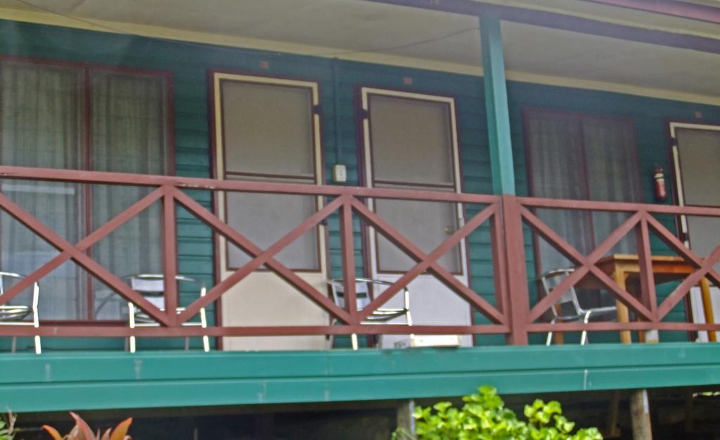 Ratu Kini Backpackers And Dive Resort Île de Mana Extérieur photo