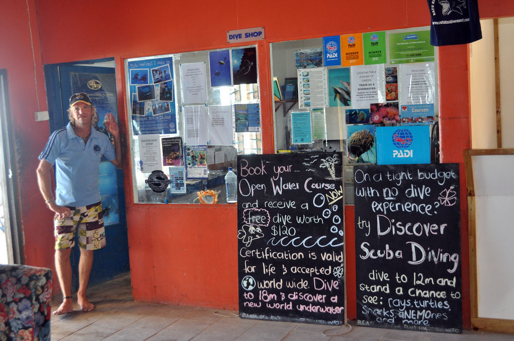 Ratu Kini Backpackers And Dive Resort Île de Mana Extérieur photo