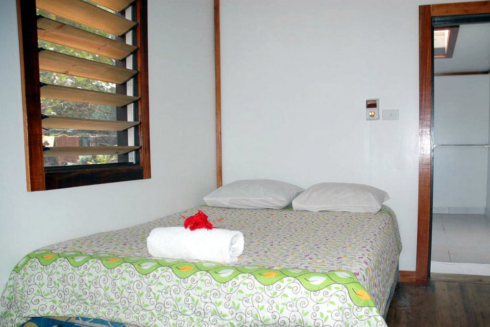 Ratu Kini Backpackers And Dive Resort Île de Mana Extérieur photo