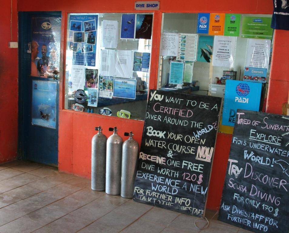Ratu Kini Backpackers And Dive Resort Île de Mana Extérieur photo