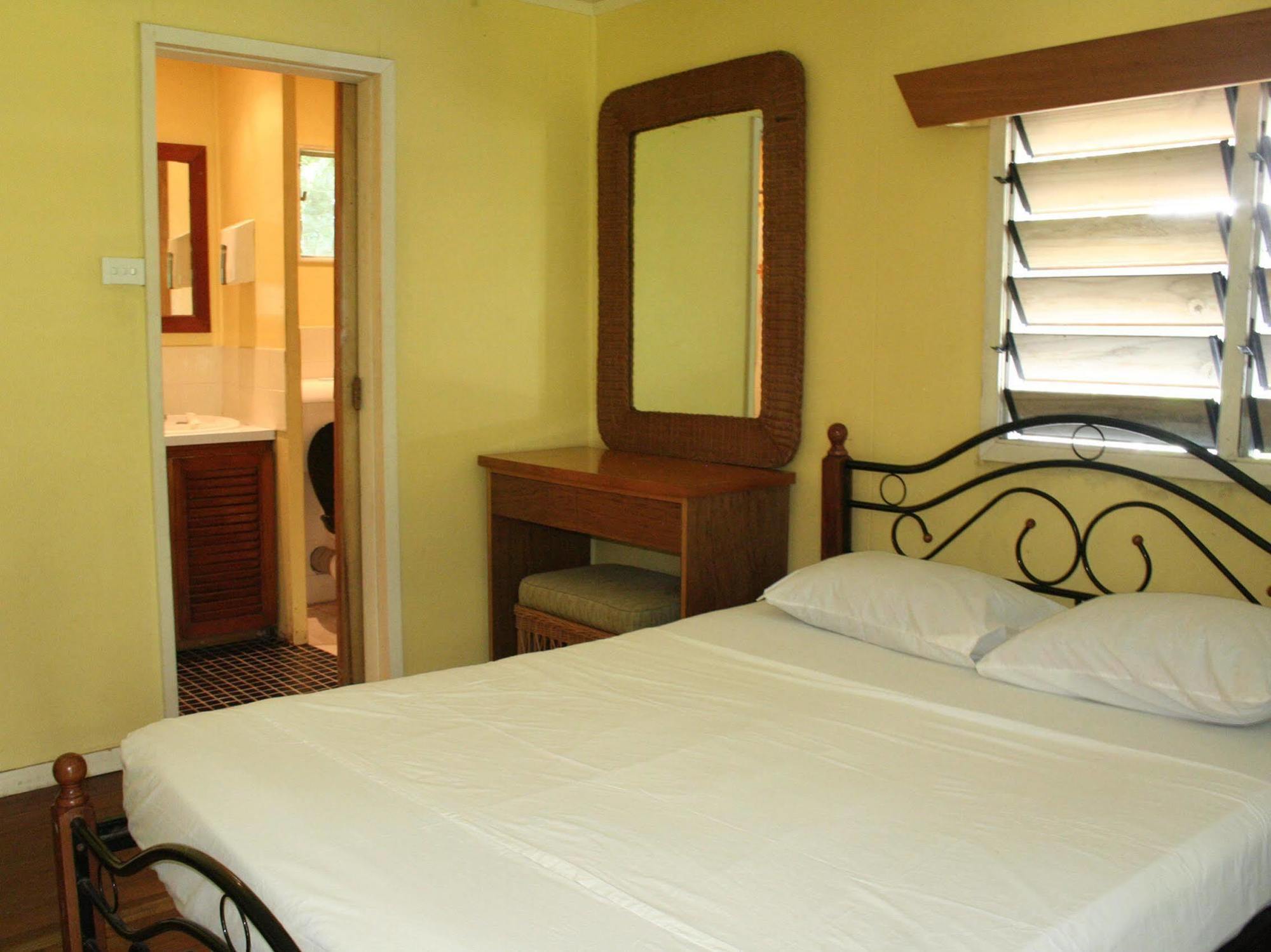 Ratu Kini Backpackers And Dive Resort Île de Mana Extérieur photo