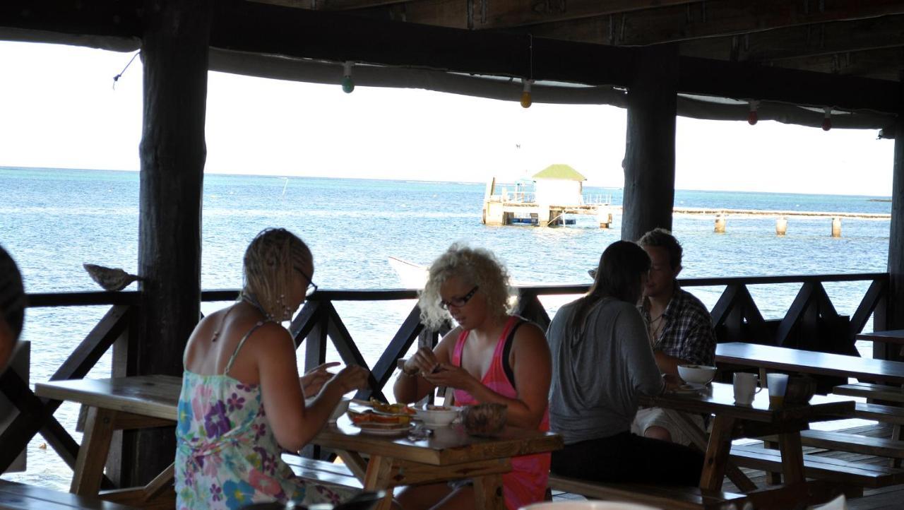 Ratu Kini Backpackers And Dive Resort Île de Mana Extérieur photo